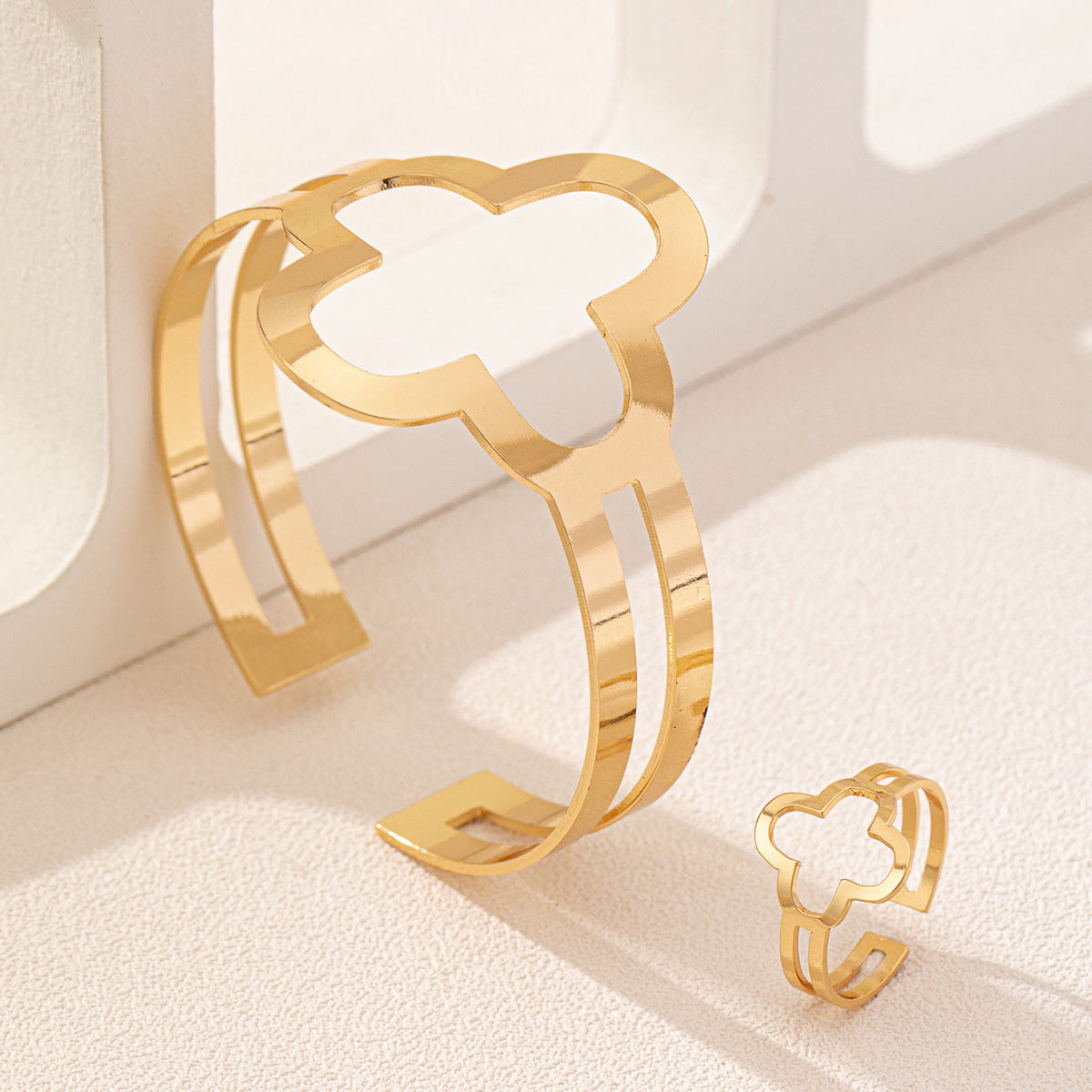 Stylish Metal Four-Leaf Flower Bracelet and Ring Set