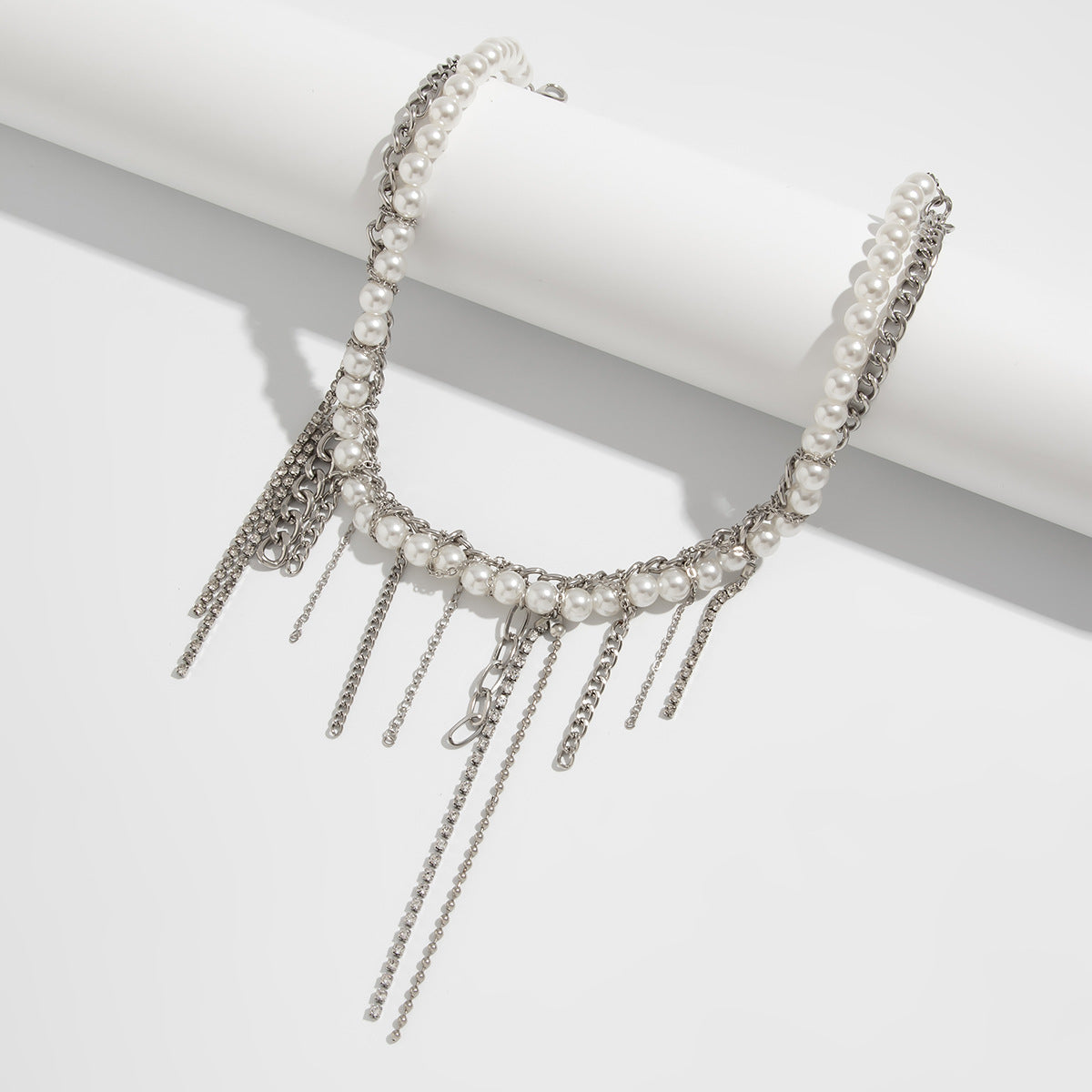 Planderful Vienna Verve Necklace – Elegant Imitation Pearl Design