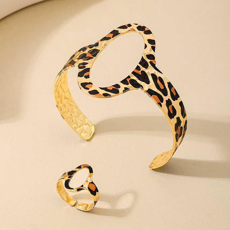 Stylish Leopard Print Metal Bracelet and Ring Set for Women