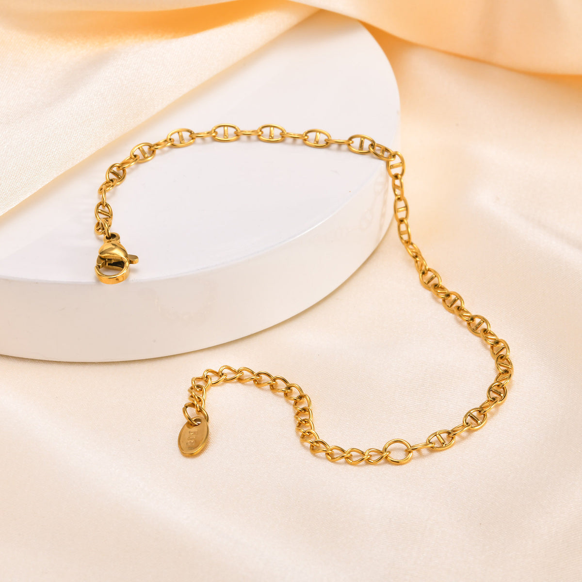 Chain – Gold Bracelet – Necklace