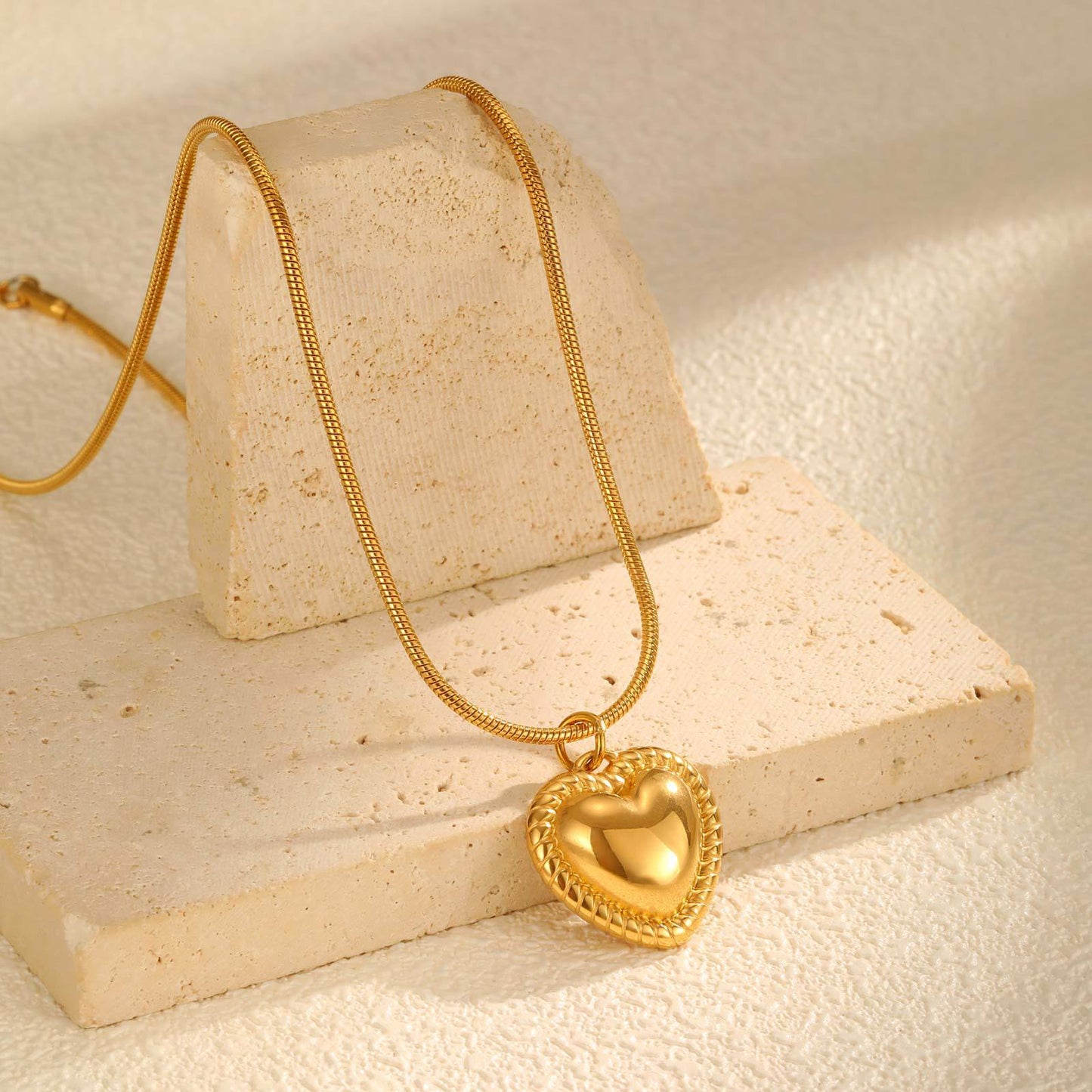 Style Women's Collarbone Chain – Stainless Steel Round Snake Chain Heart-Shaped Necklace