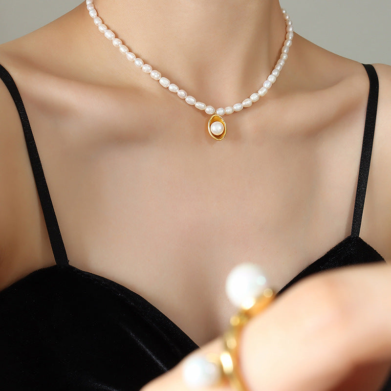 Golden Aura Freshwater Pearl Clavicle Necklace