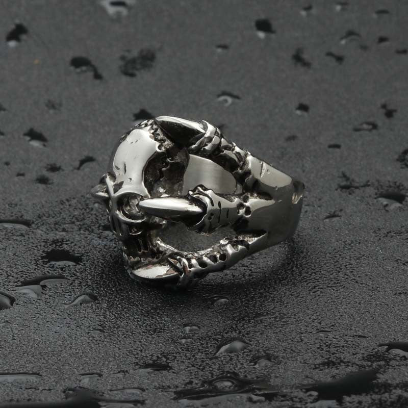 Punk-Inspired Titanium Steel Skull and Claw Ring for Men - Retro American and European Style
