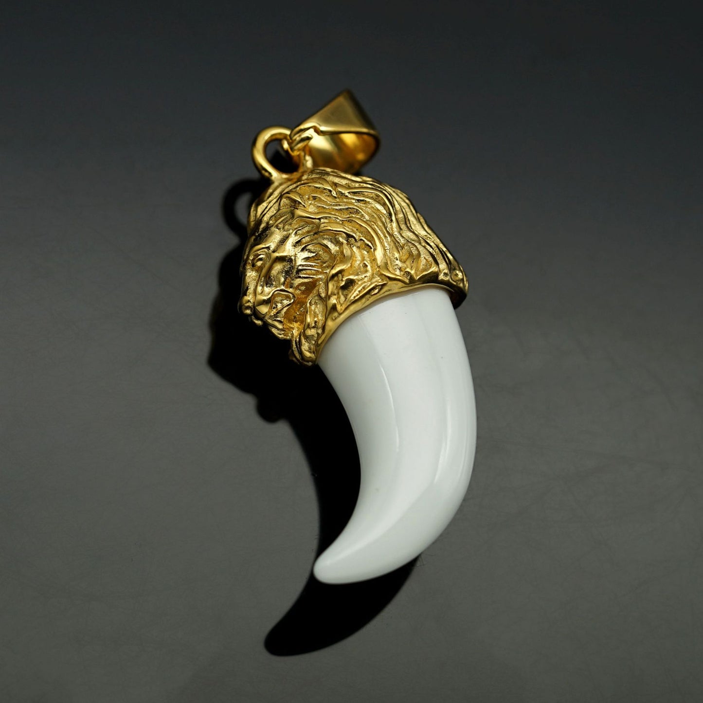 Planderful Lion Head Pendant Titanium Steel Gold Plated Wolf Fang Resin Unisex Hip Hop Statement Jewelry