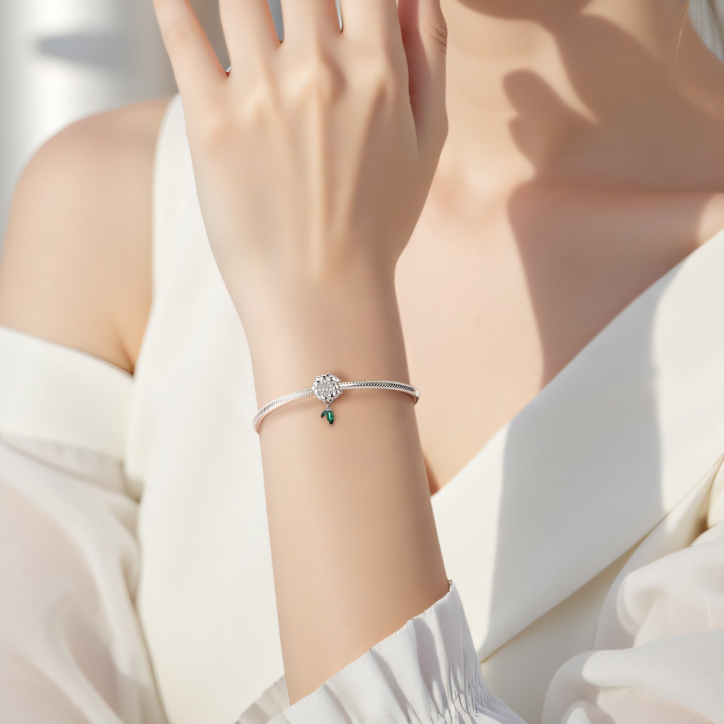 Planderful Jewelry Retro Sunflower Zircon Necklace Silver