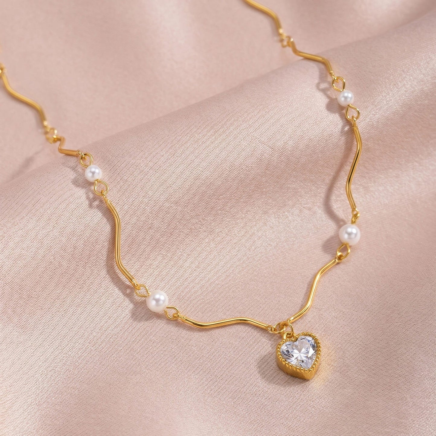 Stainless Steel Imitation Pearl Heart-Shaped Wavy White Zirconium Gold Premium Necklace
