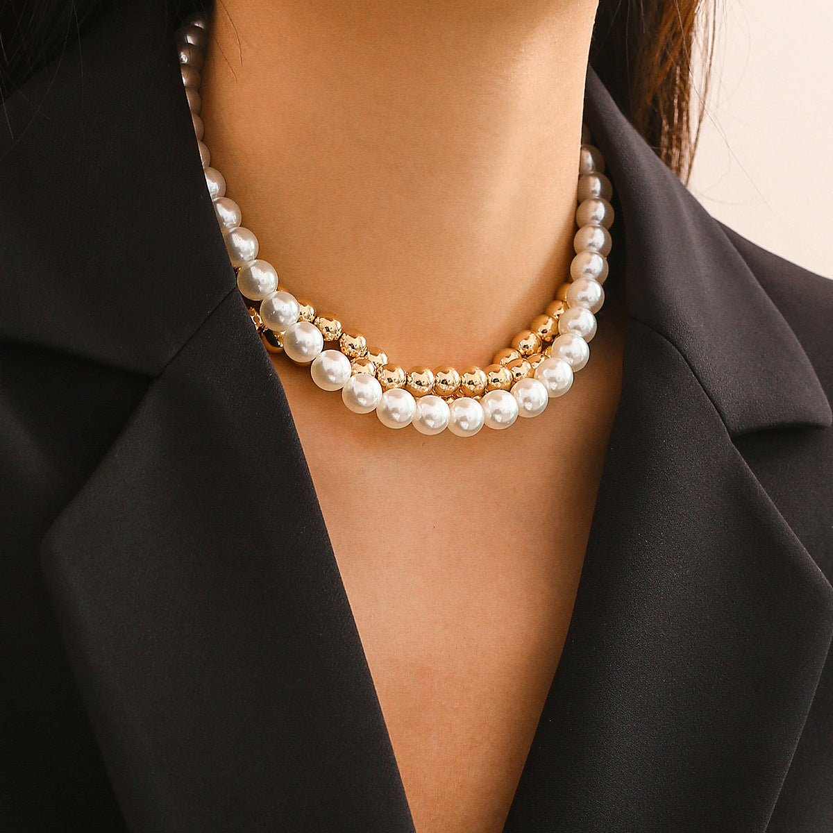 Contrasting Beaded Choker Necklace with European and American Influence