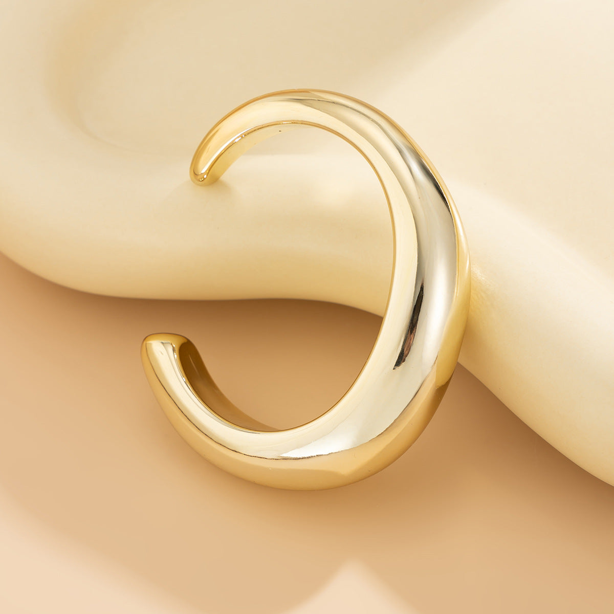 Planderful Vienna Verve Bracelet – Fashionable Geometric Design