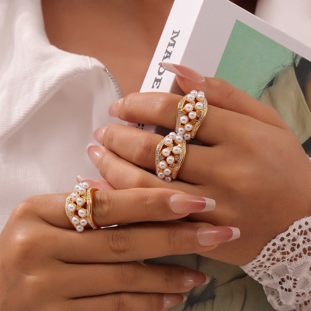 Elegant Hepburn Style Gold-Plated Zircon Ring with Bead Inlay