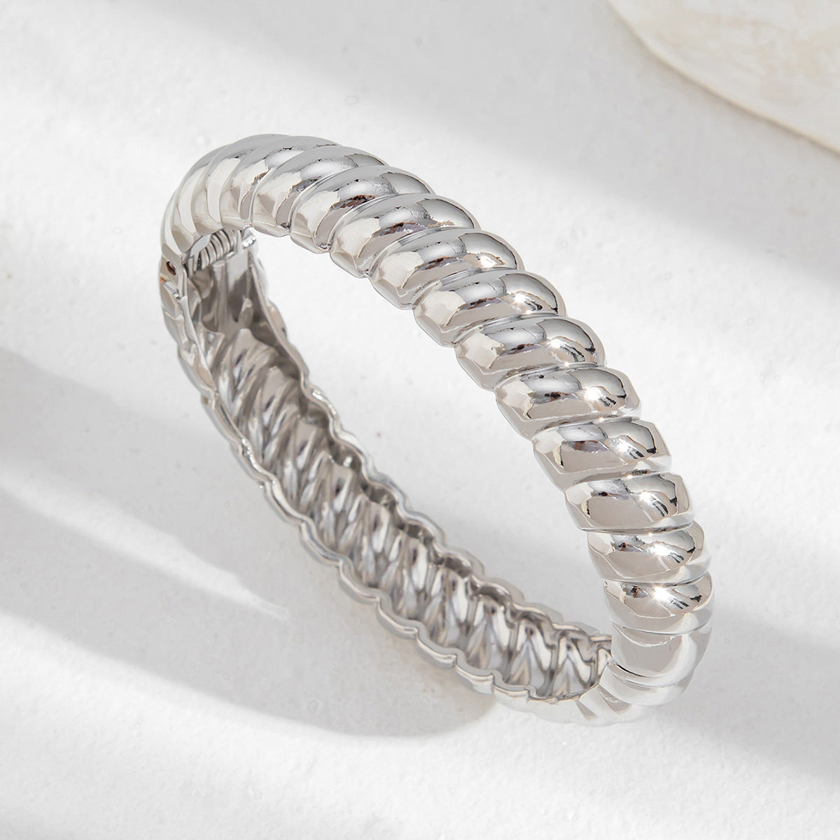 Planderful Vienna Verve Bracelet – Smooth and Versatile Design