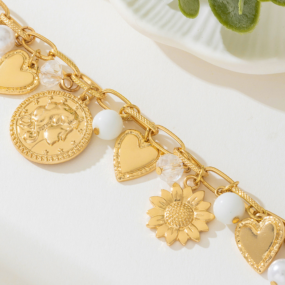 Planderful Vienna Verve Bracelet – Fashionable Retro Metal Love Pendant