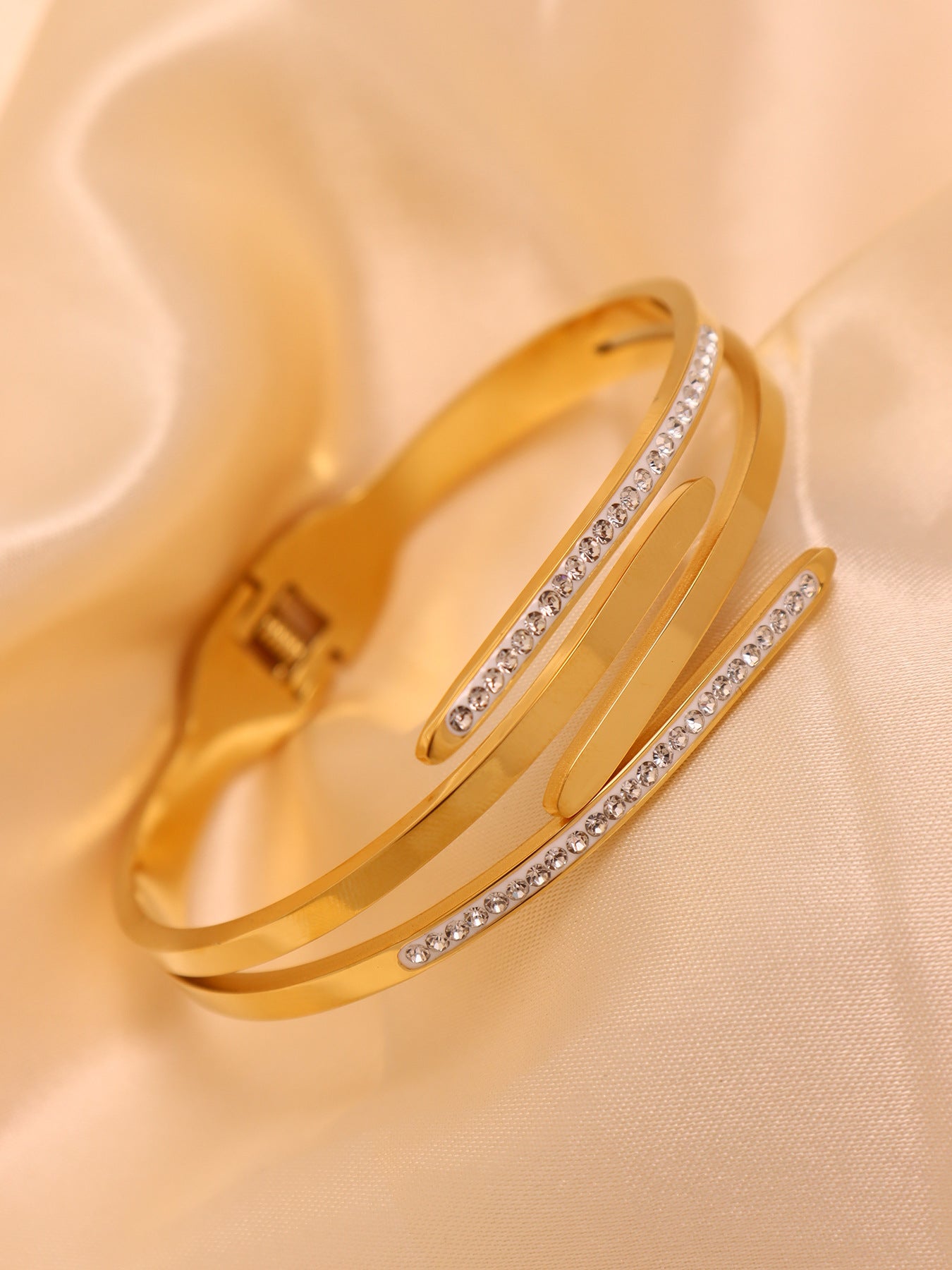 Planderful Gold Plated Zircon Bracelet For Professionals