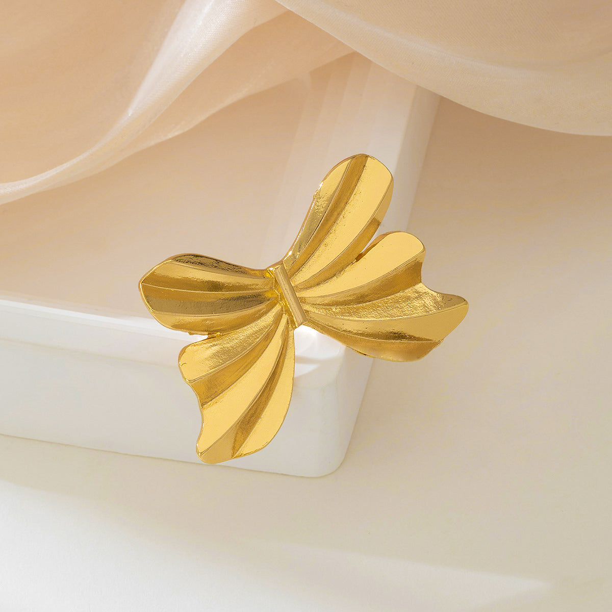 Fashionable Retro Metal Pleated Bow Ring by Planderful