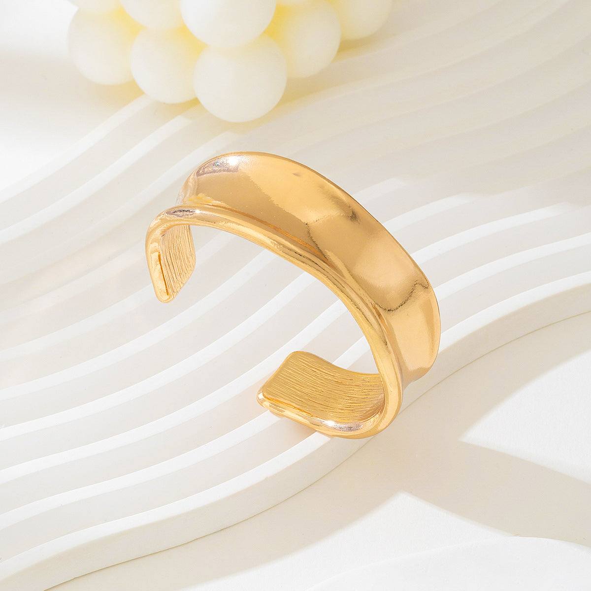 Planderful Vienna Verve Bracelet – Fashionable Metal Texture Design