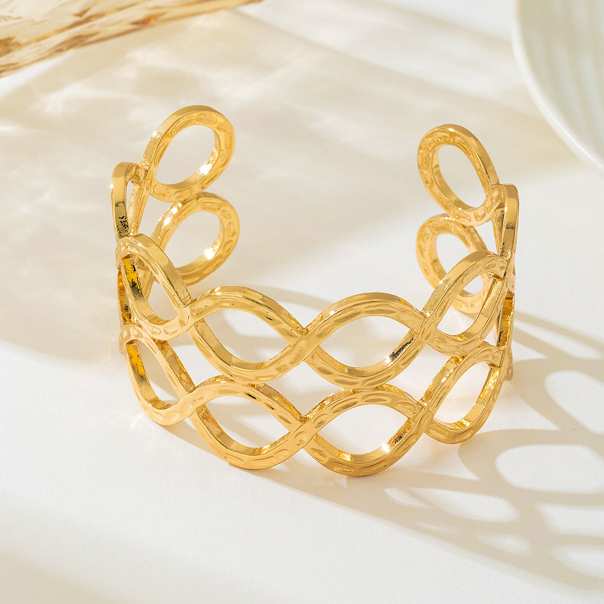 Planderful Vienna Verve Bracelet – Exaggerated Metal Texture Design