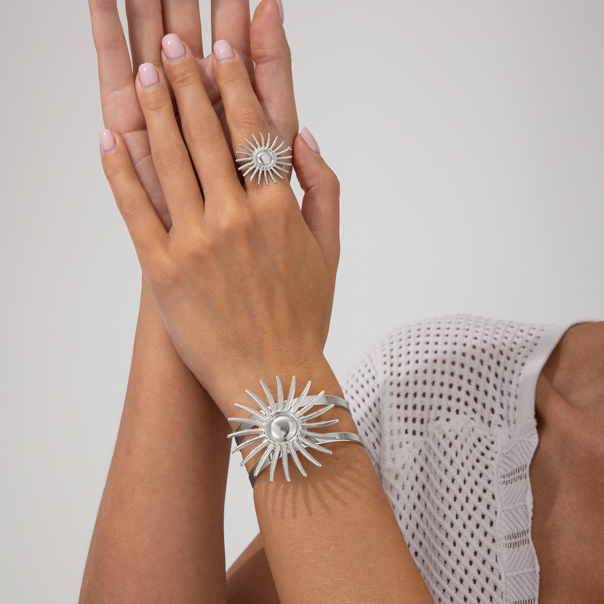 Planderful Vienna Verve Bracelet – Adjustable Retro Design