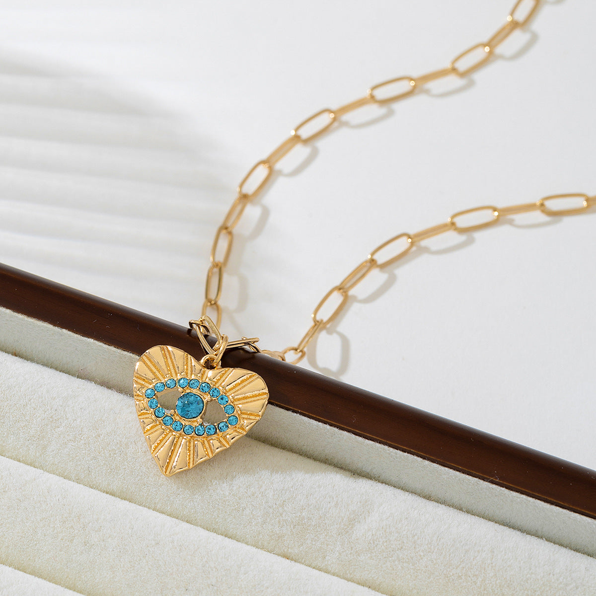 Planderful Vienna Verve Necklace – Fashionable Personalized Retro Design