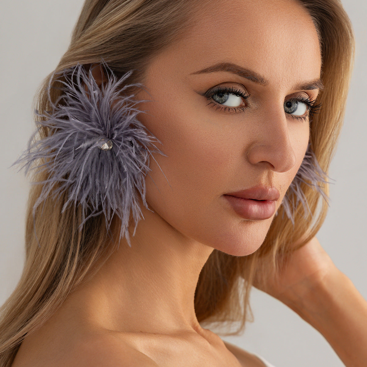 Planderful Vienna Verve Feather Flower Stud Earrings With Fluffy Zircon Accents For Trendsetting Fashion Lovers