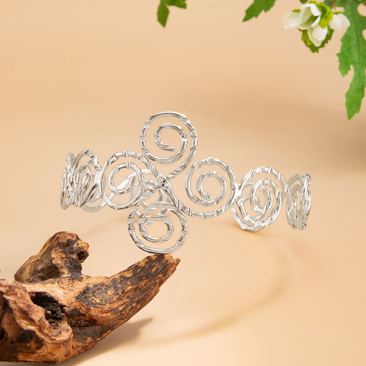 Planderful Vienna Verve Retro Spiral Arm Bracelet For Fashionable Women Statement Geometric