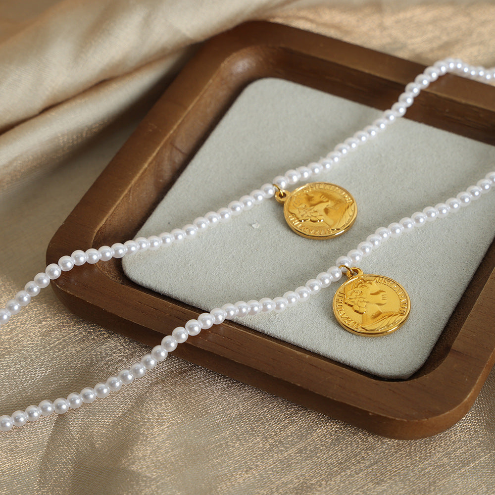 Luxurious Retro Titanium Gold-Plated Pearl Pendant Necklace for Women