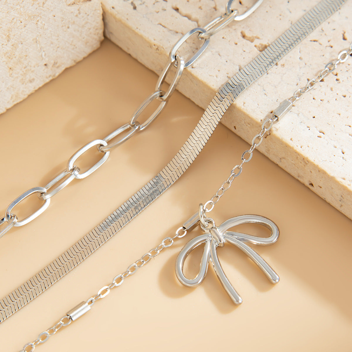 Planderful Vienna Verve Bracelet – Fashionable Imitation Pearl Design