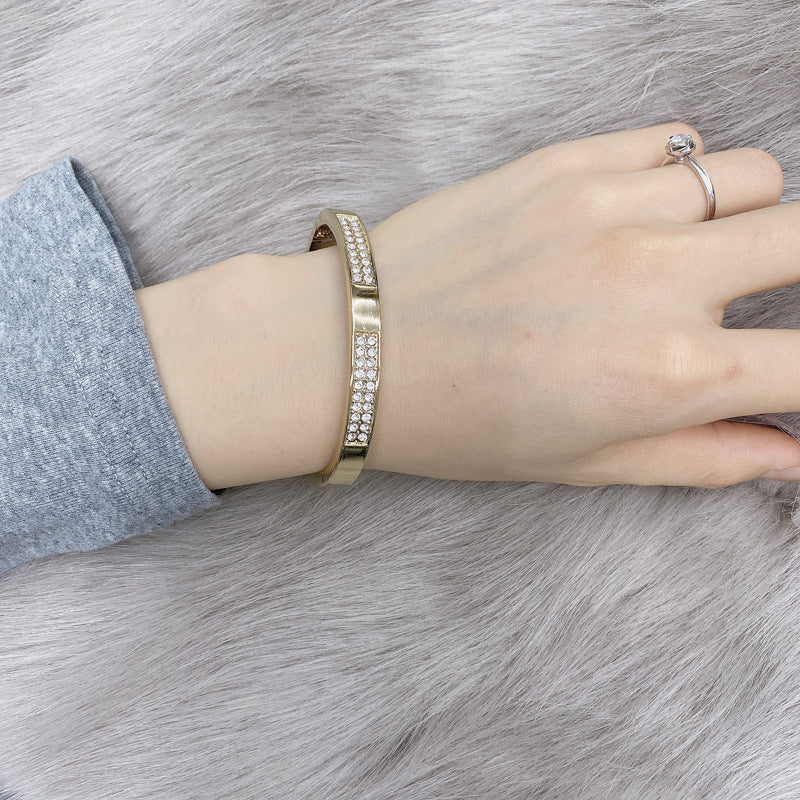 Sparkling Bracelet in Korean Style Handcrafted for Wholesale Market