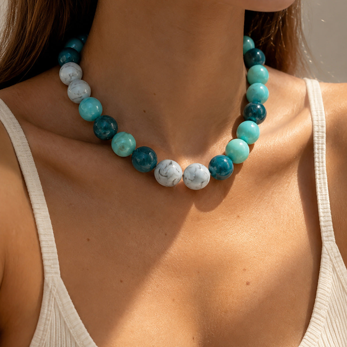 Color-Smudged Bead Collarbone Necklace