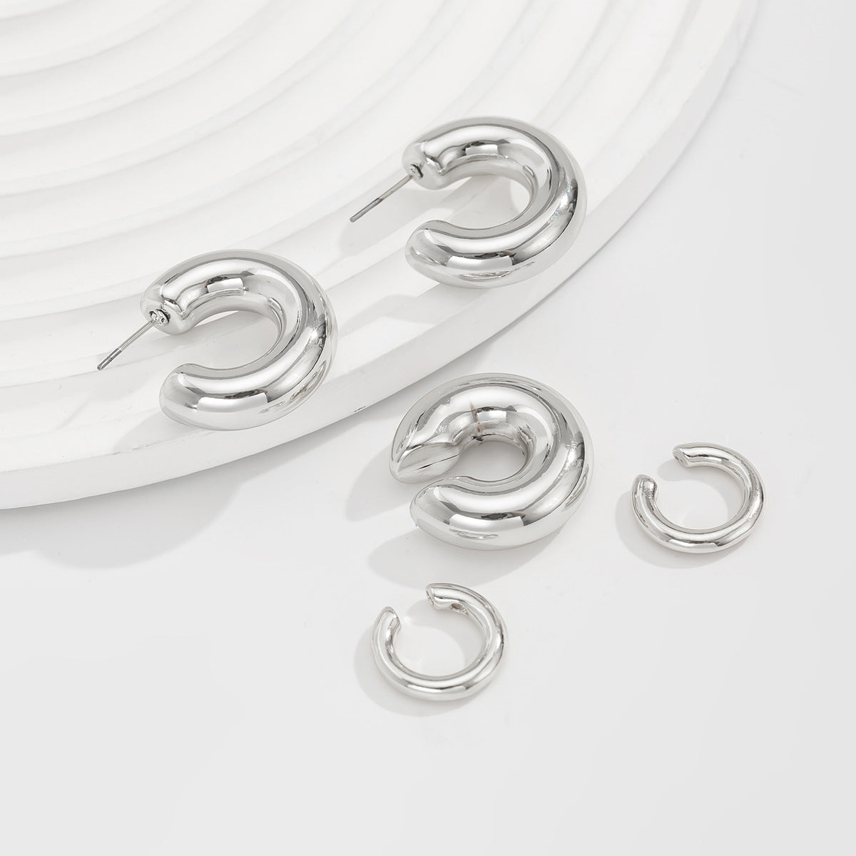 Planderful Vienna Verve Earrings – Elegant Hollow Design