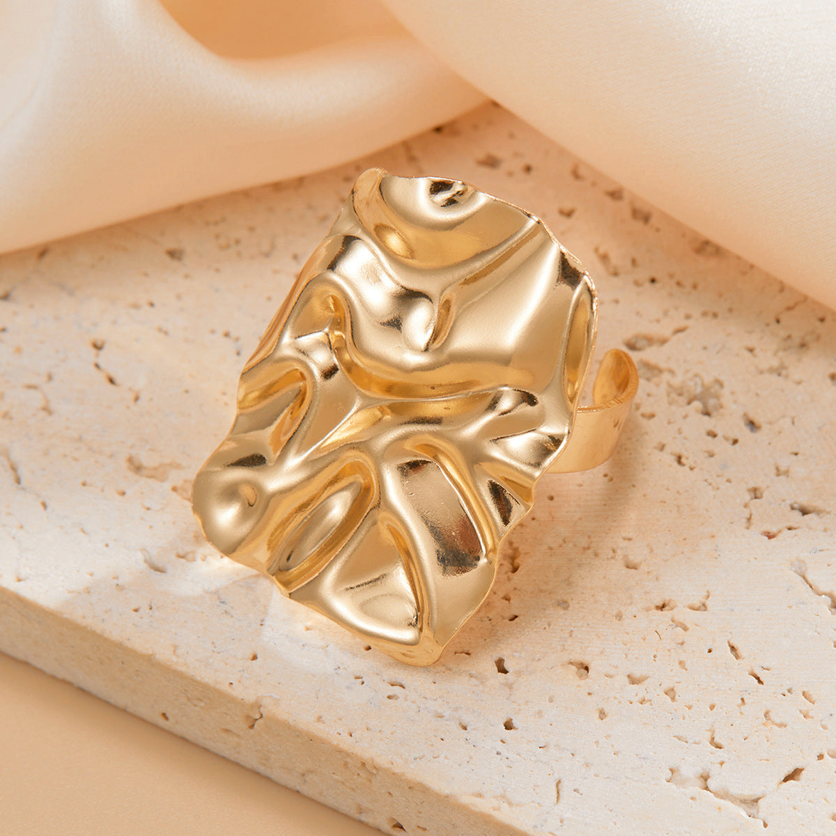 Planderful Vienna Verve Ring – Retro Personalized Irregular Design