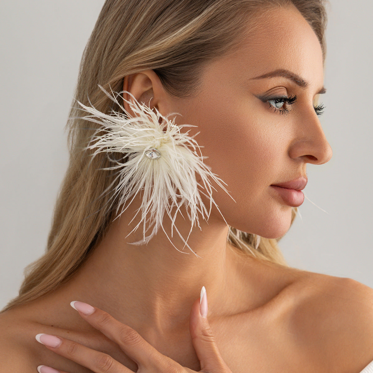 Planderful Vienna Verve Feather Flower Stud Earrings With Fluffy Zircon Accents For Trendsetting Fashion Lovers