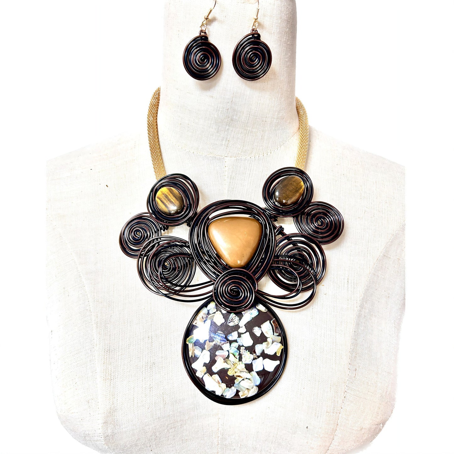 Baroque Vintage Raden Pendant and Earrings Set