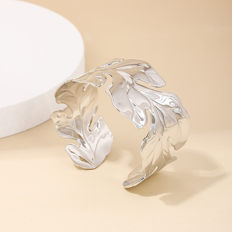 Exaggerated Leaf Design Statement Bracelet - Retro Chic Jewelry Piece