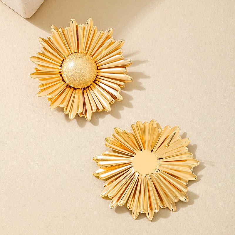 Planderful Vienna Verve Earrings – Exaggerated Retro Metal Sunflower Design