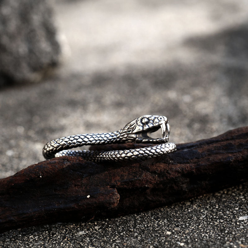 Retro Titanium Steel Snake Pendant for Men - European and American Style Jewelry