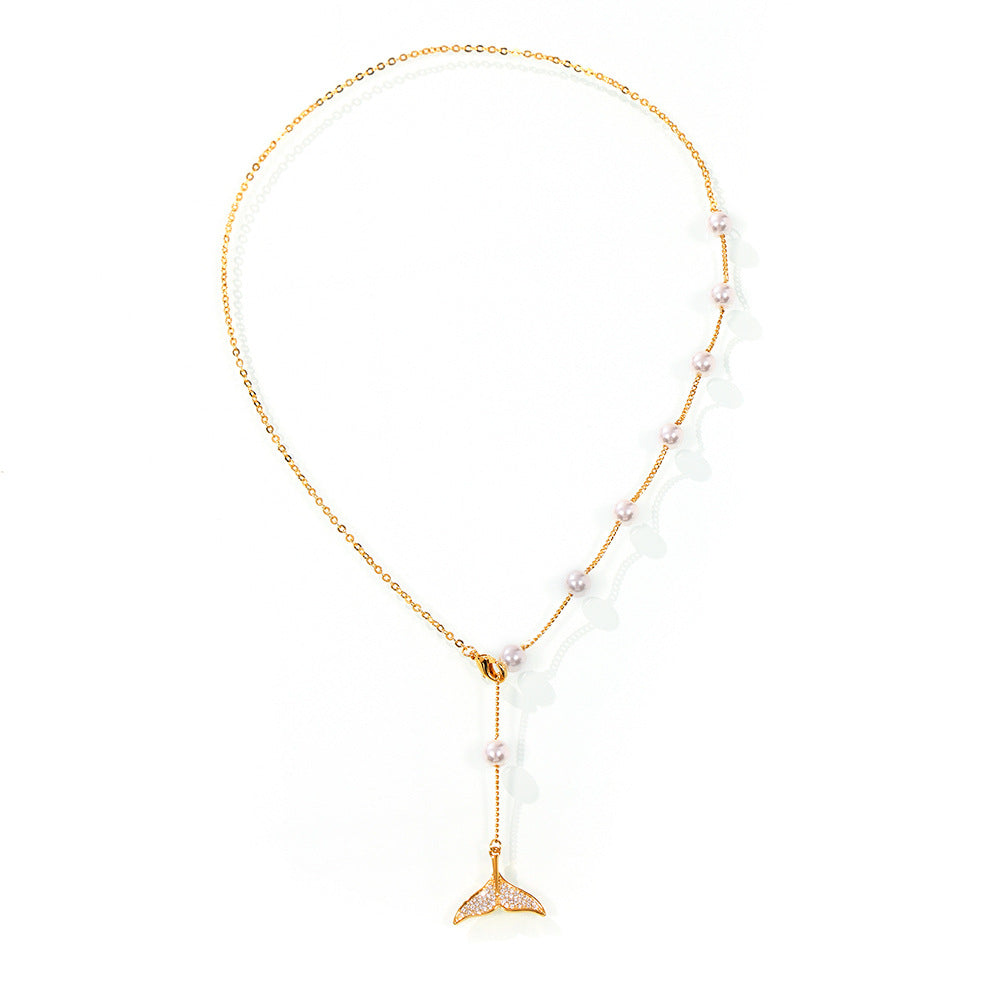 Luxurious Shell Bead Necklace with Zircon Accent