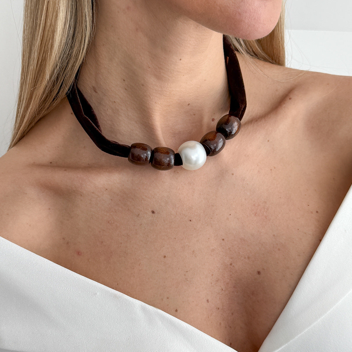 Wood Bead Pearl-Style Collarbone Necklace