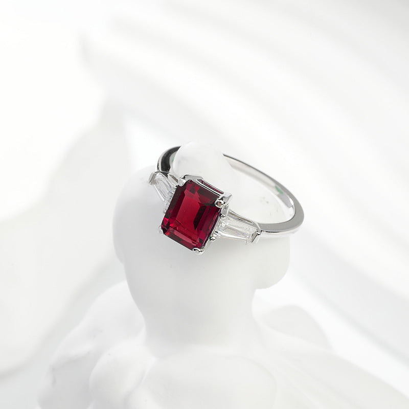 Jewelry Classic Three-Stone Lab Grown Emerald Ring Simple Fashion Daily Commuting