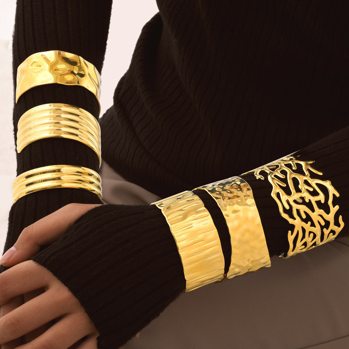 Wide-Faced Gold Bracelet Irregular Geometric Woman