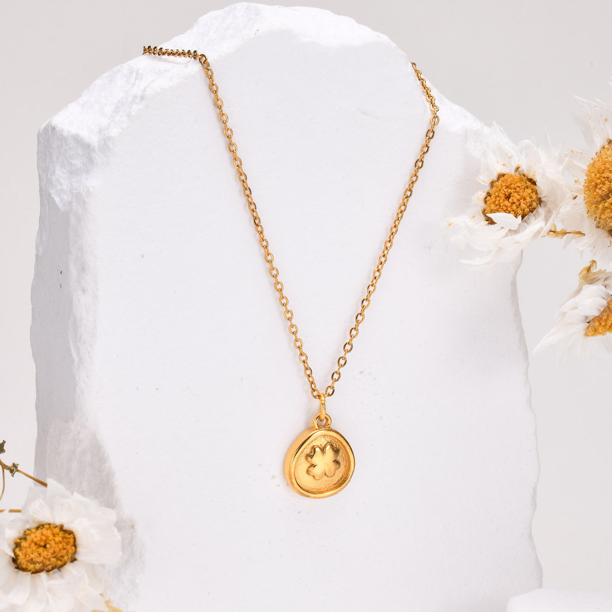 Stainless Steel Flat Cross Chain – Four-Leaf Gold-Plated Necklace – Collarbone Chain