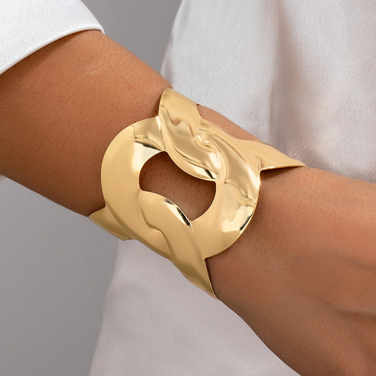 Planderful Vienna Verve Bracelet – Fashionable Metal Geometric Design