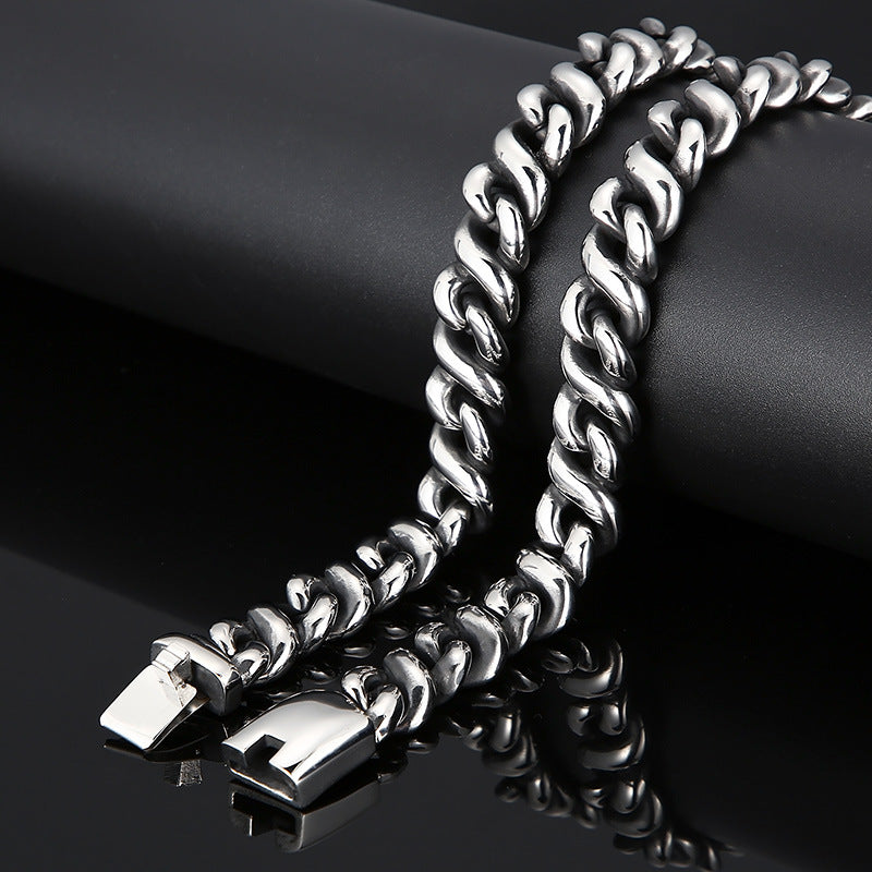 South Korea Dongdaemun, Atmosphere Street Shot Creative 8-Shaped Titanium Steel Men's Necklace
