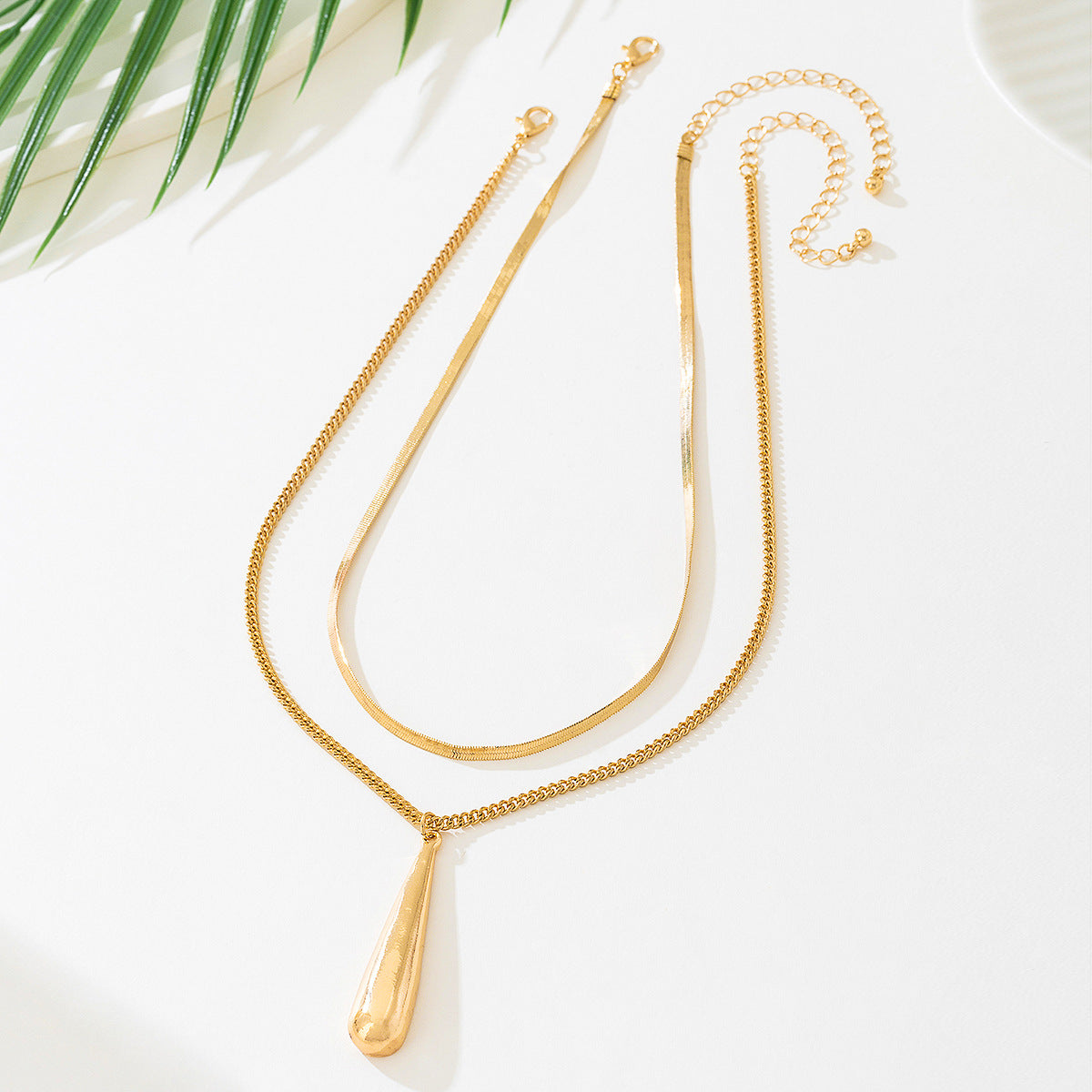 Planderful Vienna Verve Necklace – Versatile Retro Design with Gold Tassel