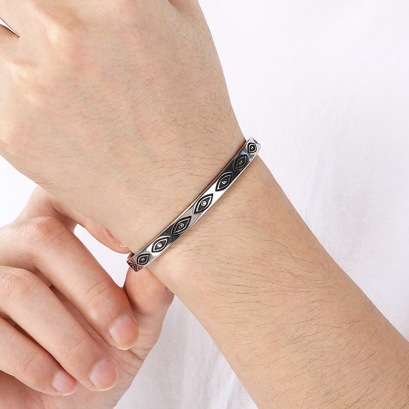 Dark Devil's Eye Bracelet – Punk Gothic Little Skull Single Row Maple Leaf Titanium