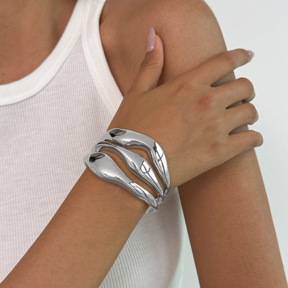 Planderful Vienna Verve Opening Statement Bracelet For Women Geometric Heavy Industry Jewelry