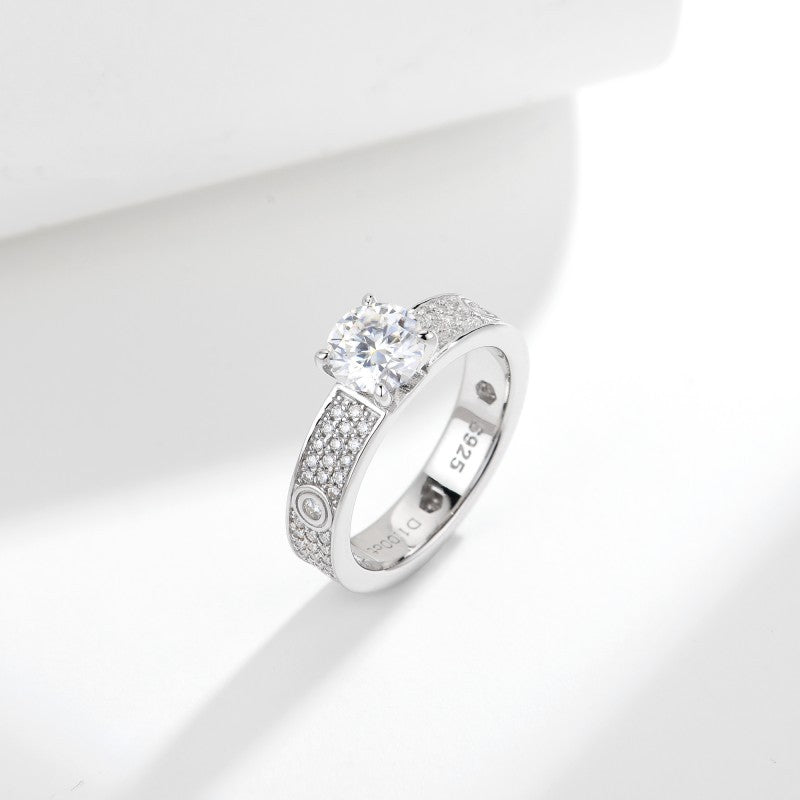 Planderful Moissanite Ring 1 Carat Round Brilliant DVVS3EX S925 Sterling Silver Engagement Ring For Her
