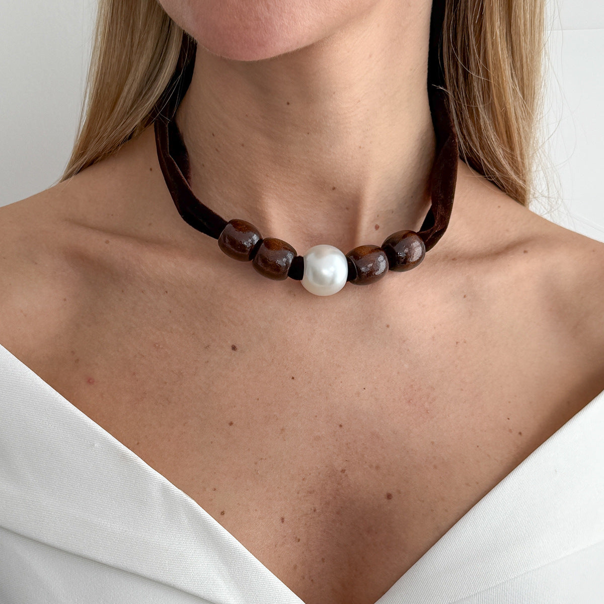 Wood Bead Pearl-Style Collarbone Necklace