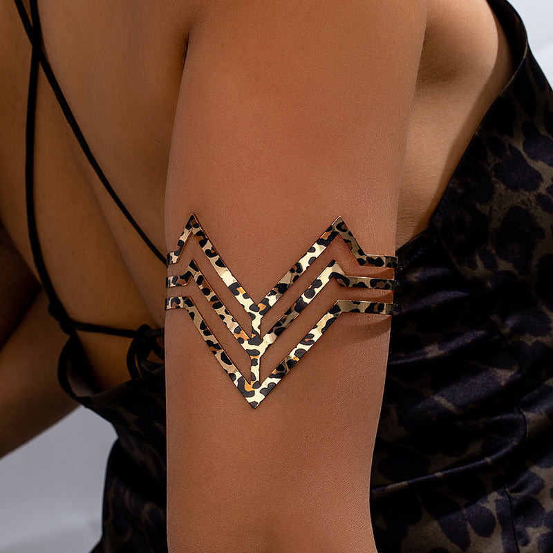Planderful Vienna Verve Bracelet – Fashionable Metal V-Shaped Leopard Print Design