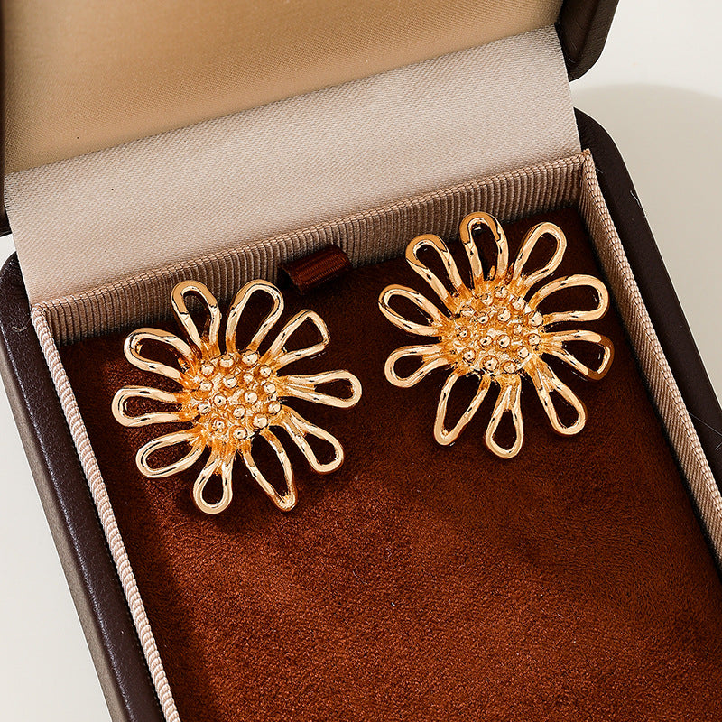Planderful Vienna Verve Earrings – Stylish Metal Line Flower Design