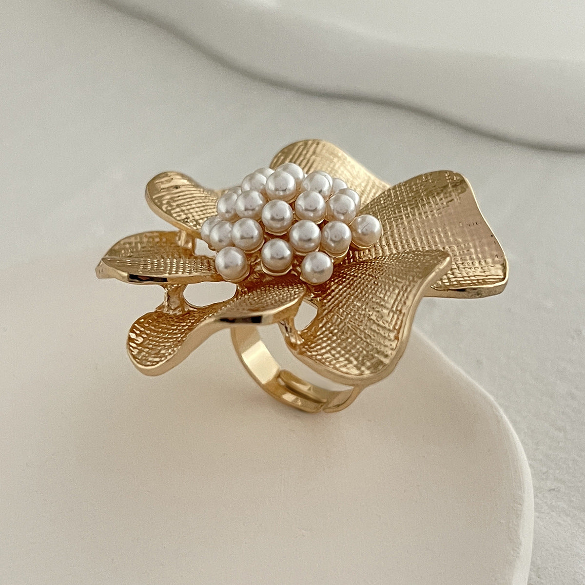 Planderful Vienna Verve Ring – Exaggerated Metal Flower Design with Imitation Pearl