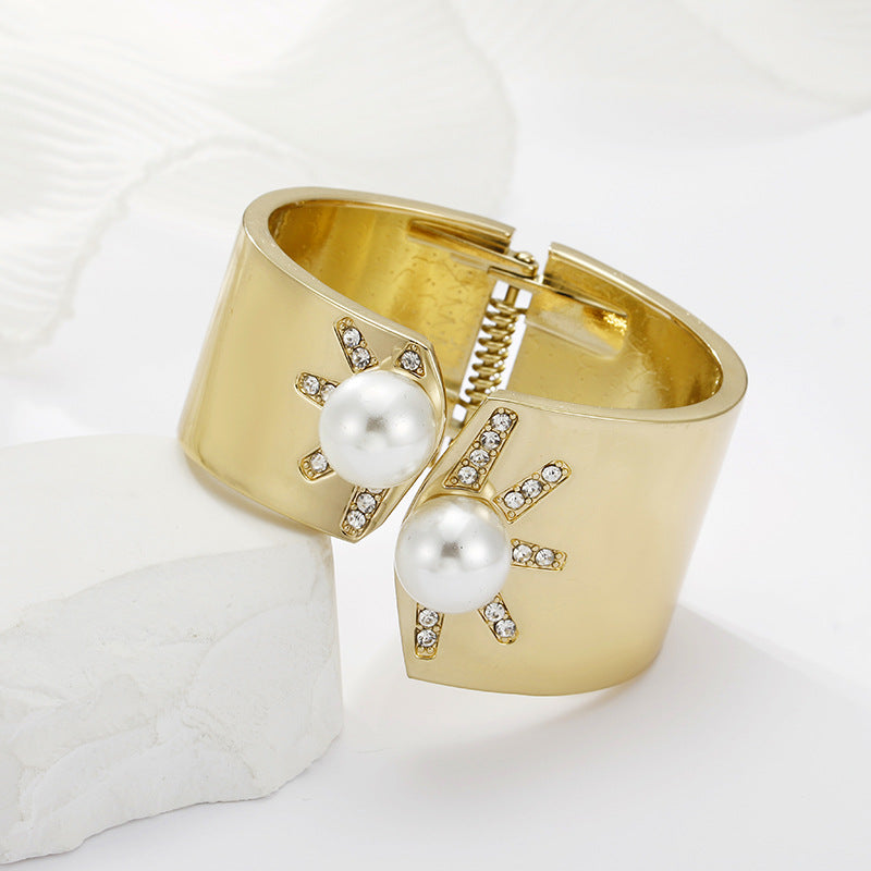 Exaggerated Wide Edge Pearl Bracelet with Metal Zinc Alloy Opening - Vienna Verve Collection